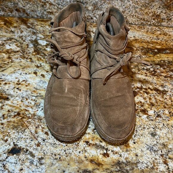 Ugg Ried Moc Boots - Picture 1 of 5